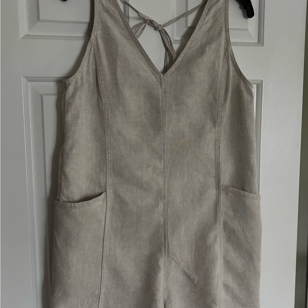 Athleta Linen ladies romper with pockets